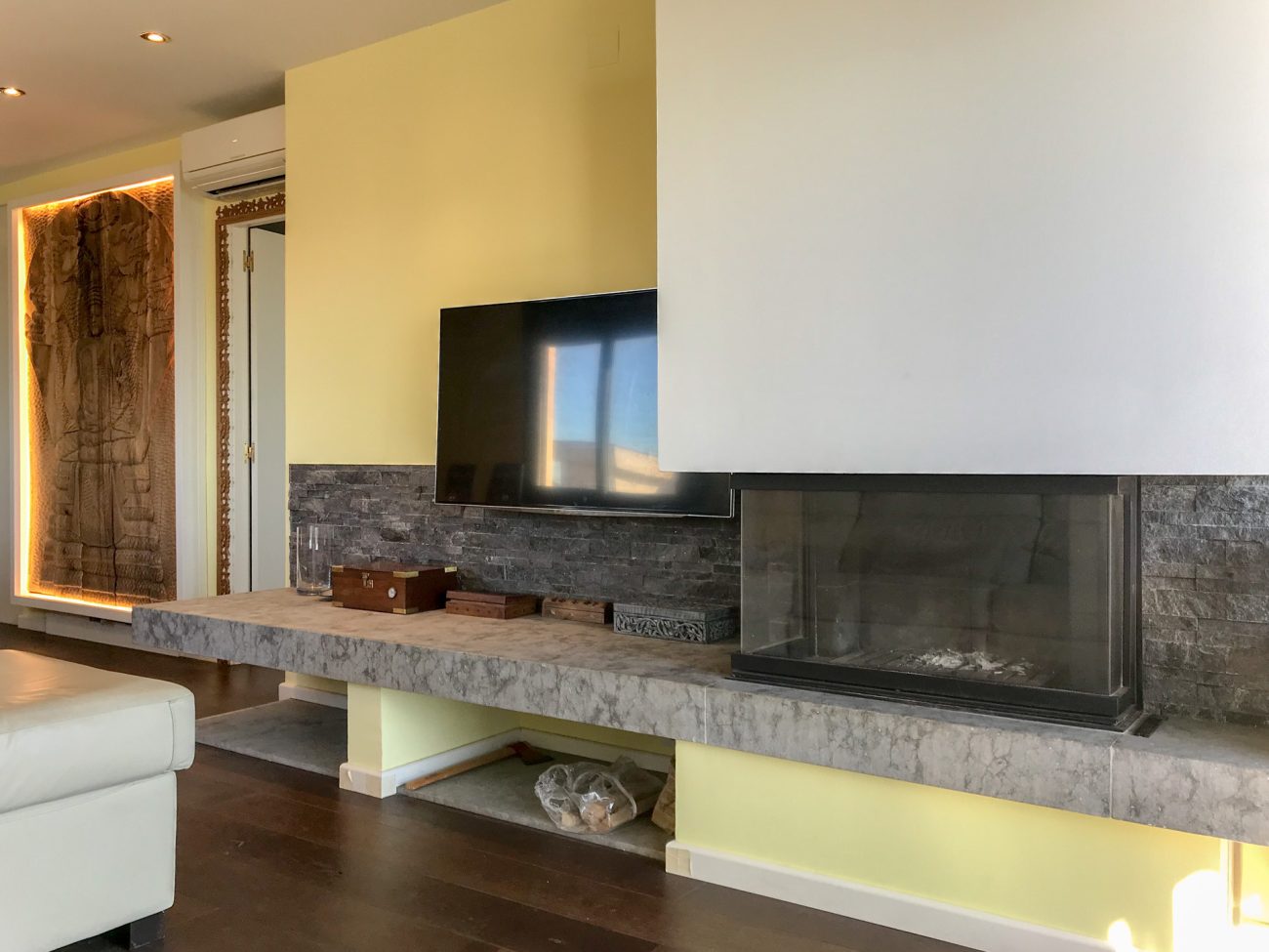 Exclusive duplex penthouse on the sea shore
