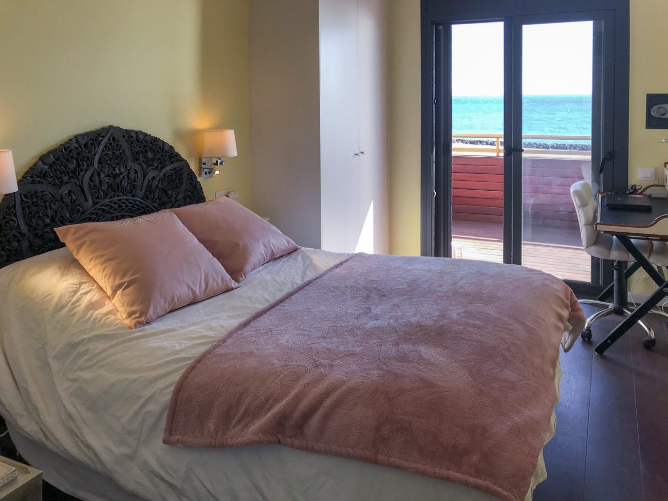 Exclusive duplex penthouse on the sea shore