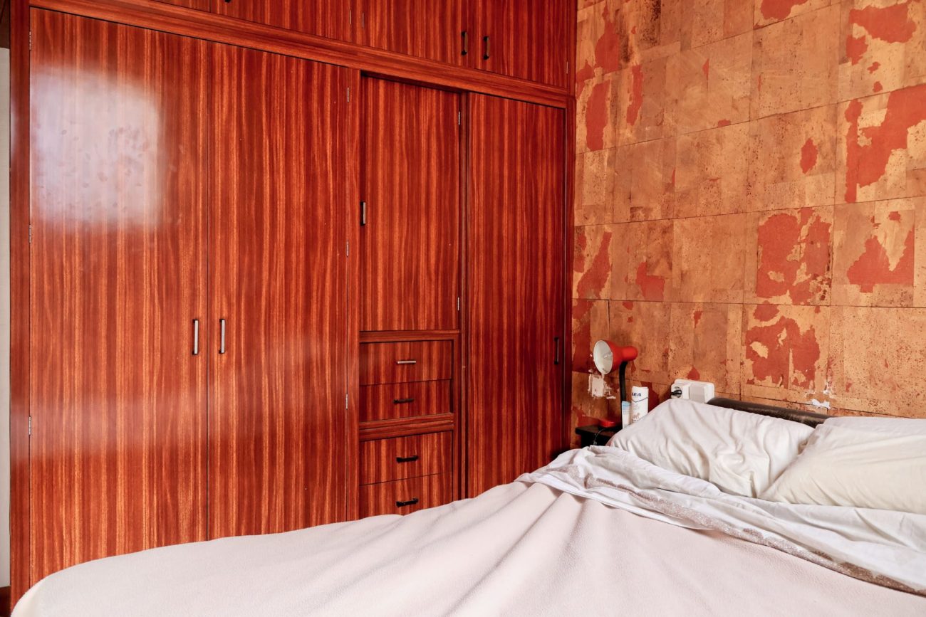 Apartment for sale in the Gothic Quarter, Barcelona — historic building with church views