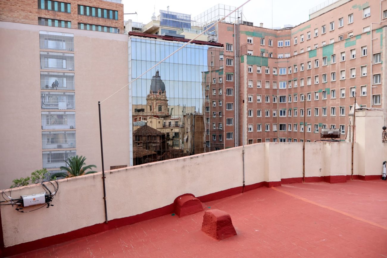 Apartment for sale in the Gothic Quarter, Barcelona — historic building with church views