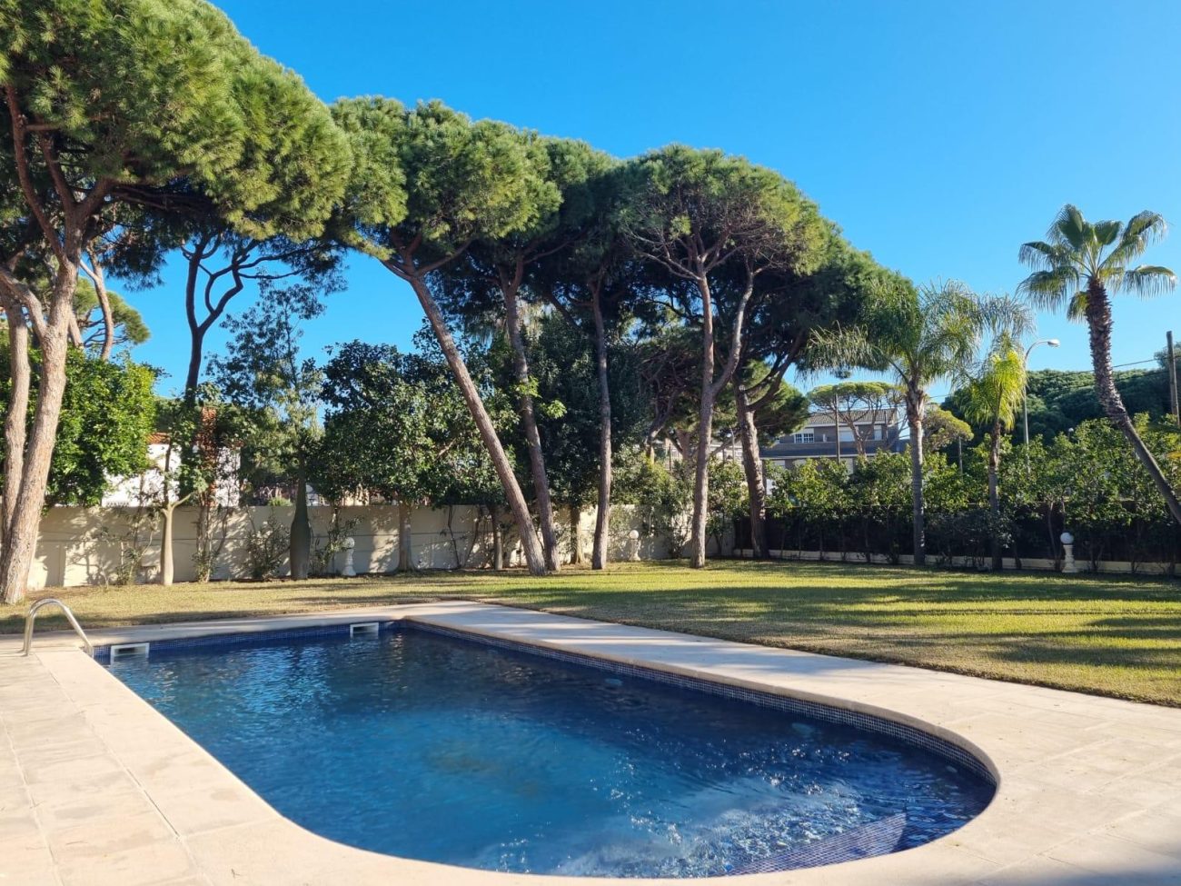 Location of the house: the quietest area, less than 100 meters to Castelldefels beach