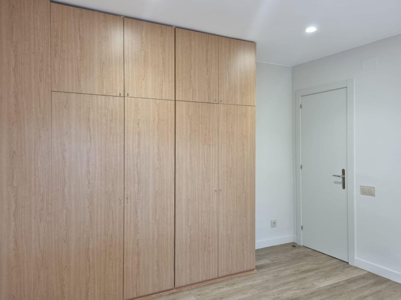 Location of the house: the quietest area, less than 100 meters to Castelldefels beach