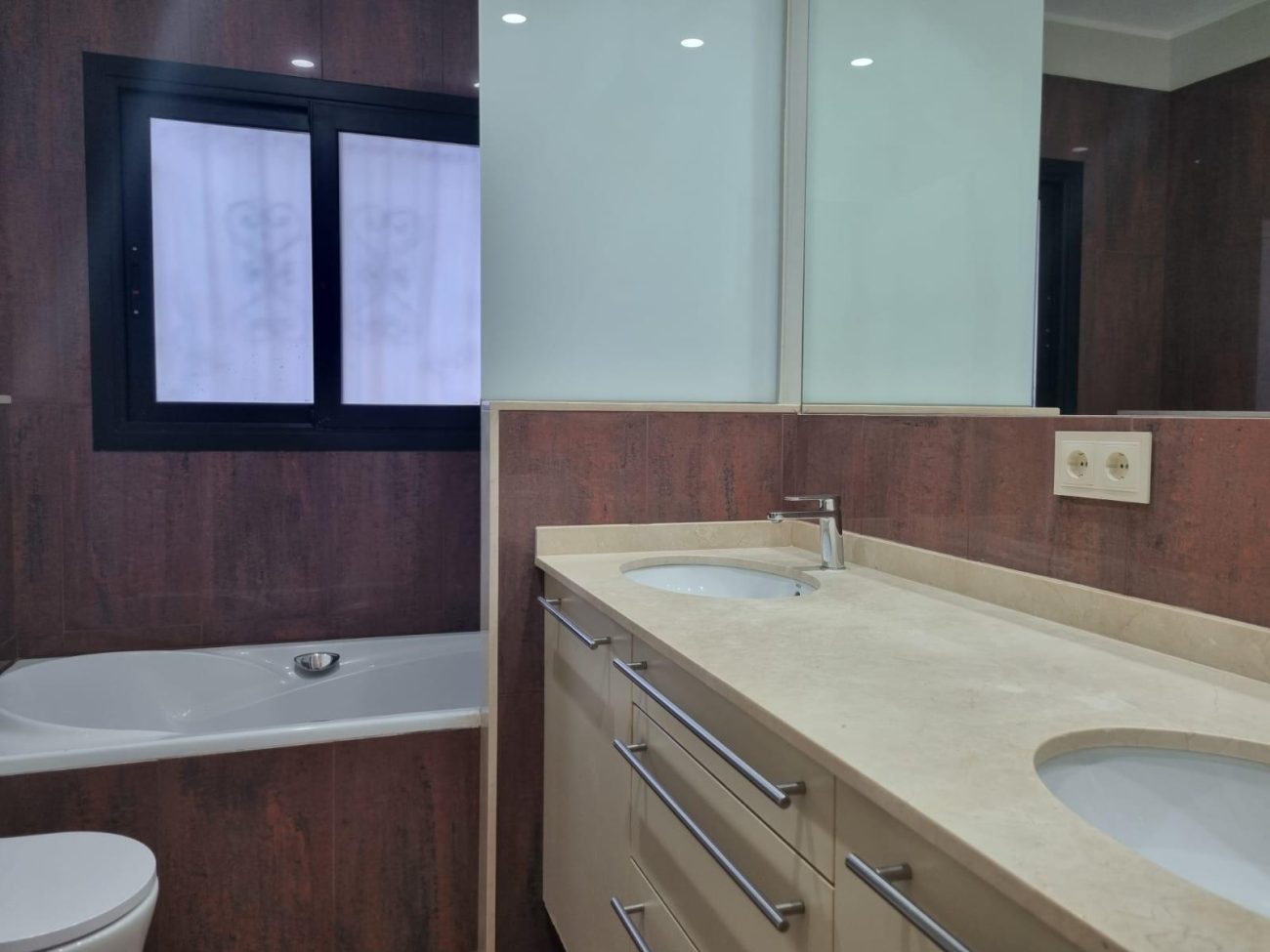 Location of the house: the quietest area, less than 100 meters to Castelldefels beach