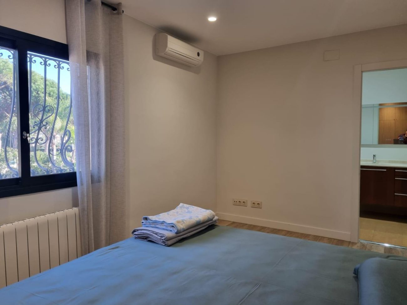 Location of the house: the quietest area, less than 100 meters to Castelldefels beach
