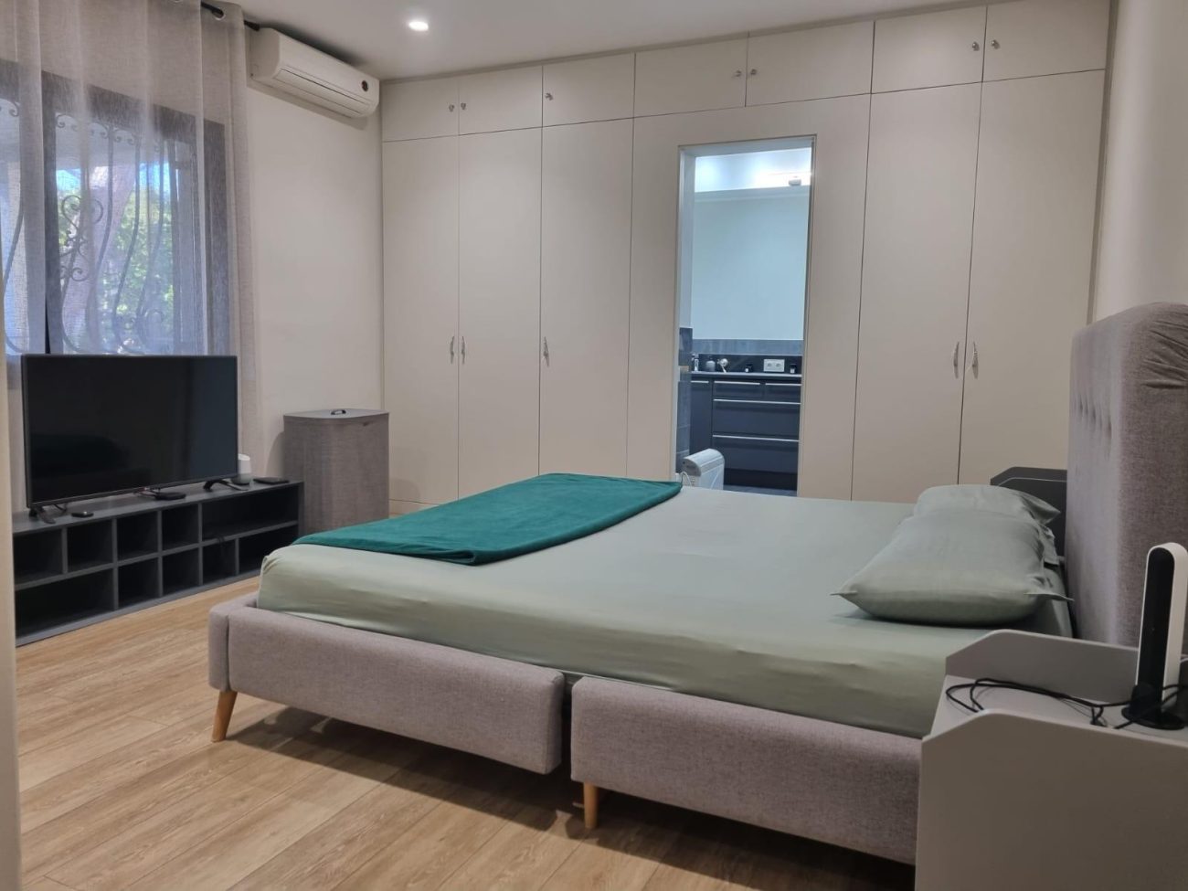 Location of the house: the quietest area, less than 100 meters to Castelldefels beach