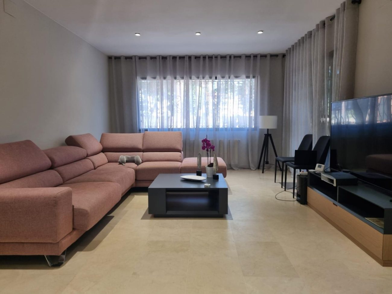 Location of the house: the quietest area, less than 100 meters to Castelldefels beach