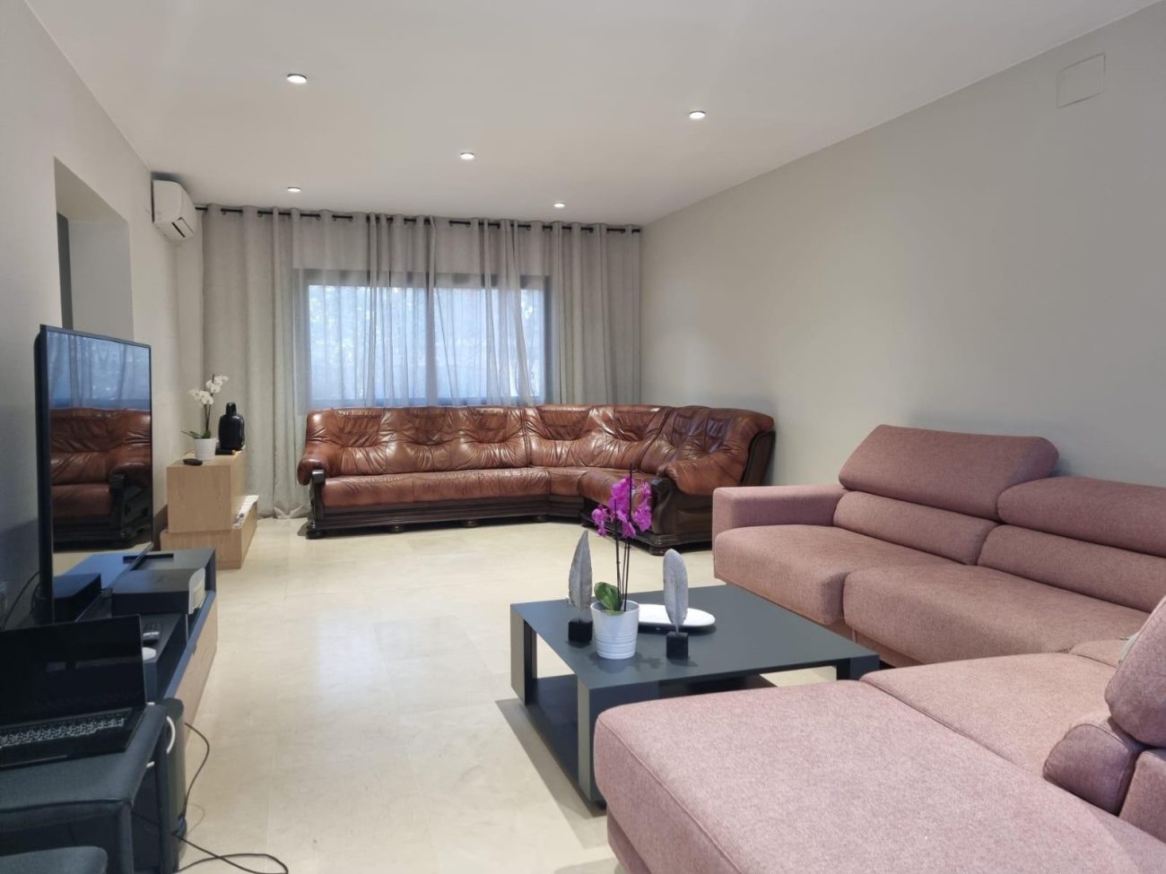 Location of the house: the quietest area, less than 100 meters to Castelldefels beach