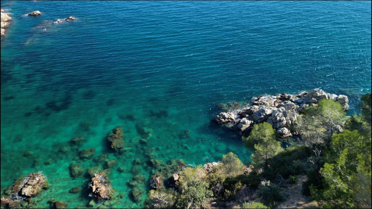 Exceptional plot with private beach
