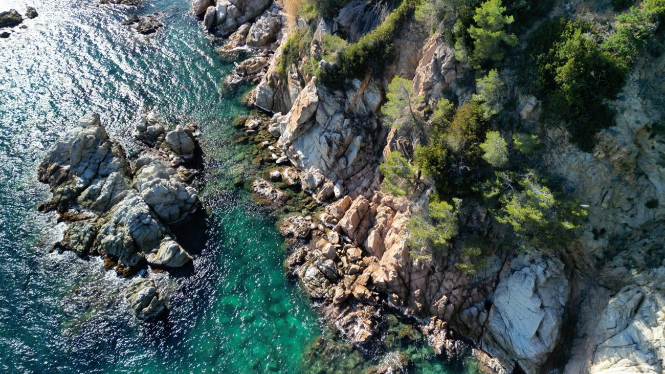 Exceptional plot with private beach