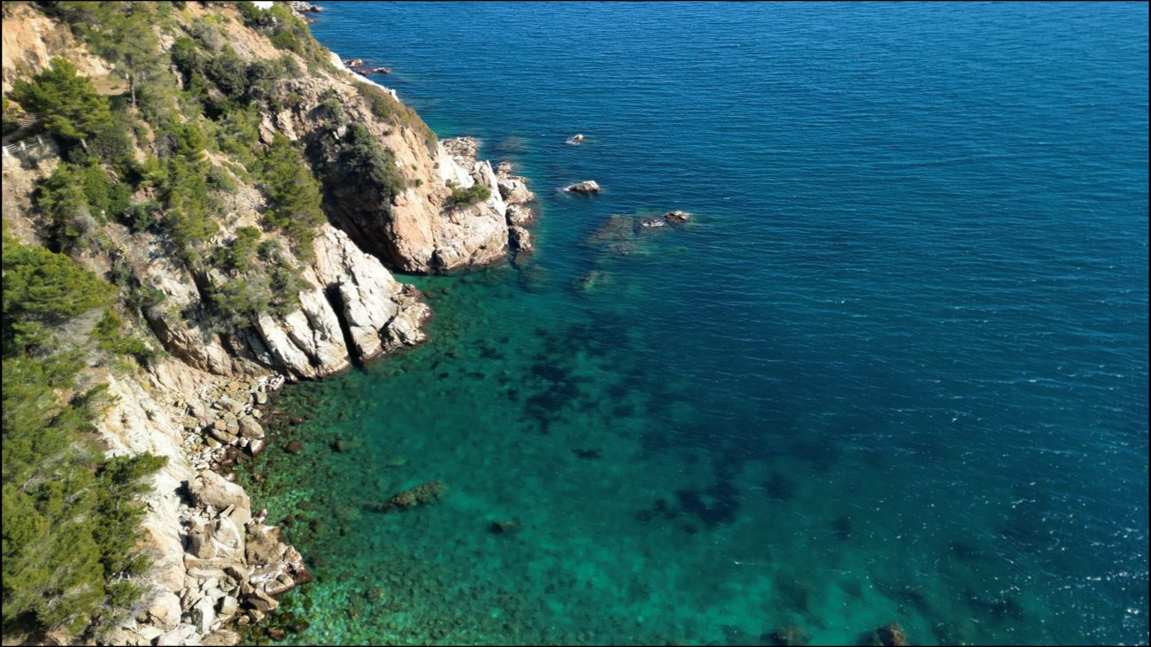 Exceptional plot with private beach