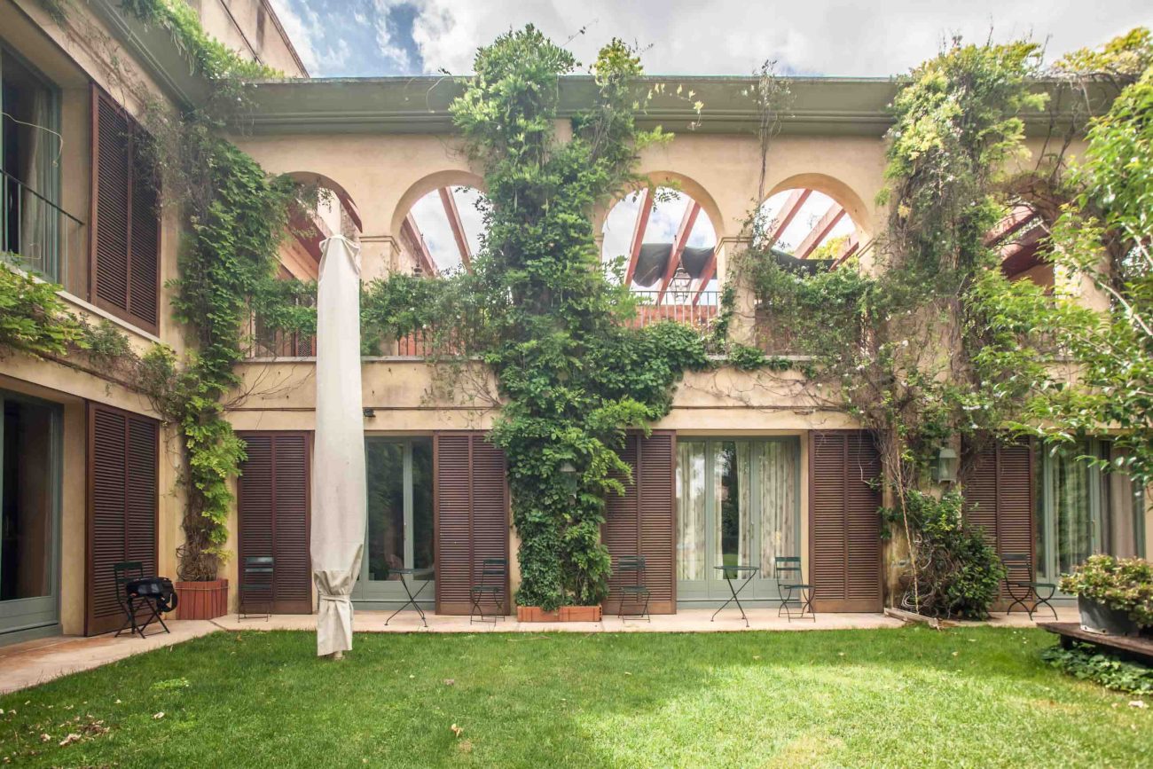 Stately 17th century mansion in Emporda