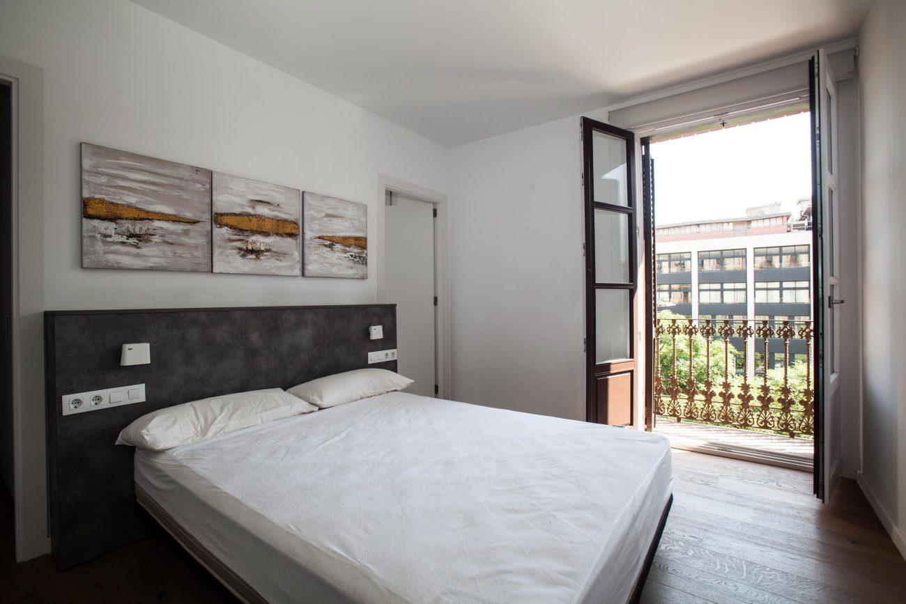 Spectacular apartment in a stately building in the heart of Barcelona