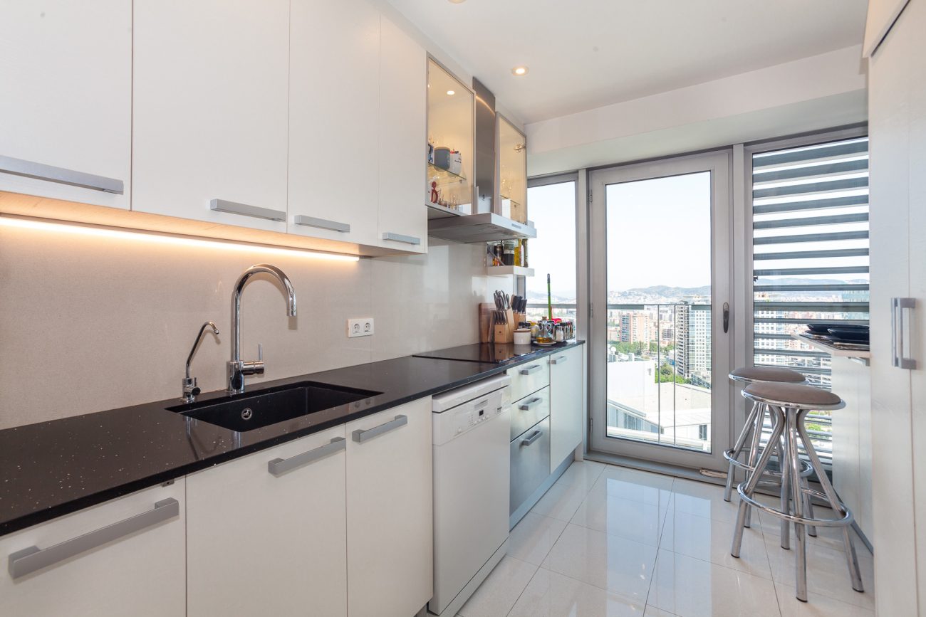 Seafront apartment with panoramic views in the most prestigious residential complex in Barcelona