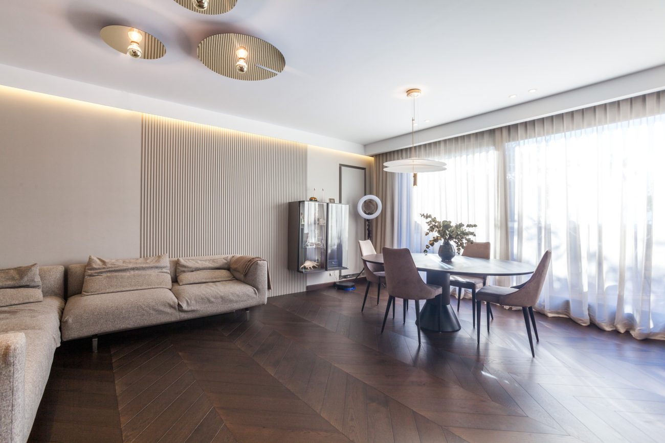 Immerse yourself in the luxury seaside experience in this frontline gem in Castelldefels with eco-innovative and technological features!