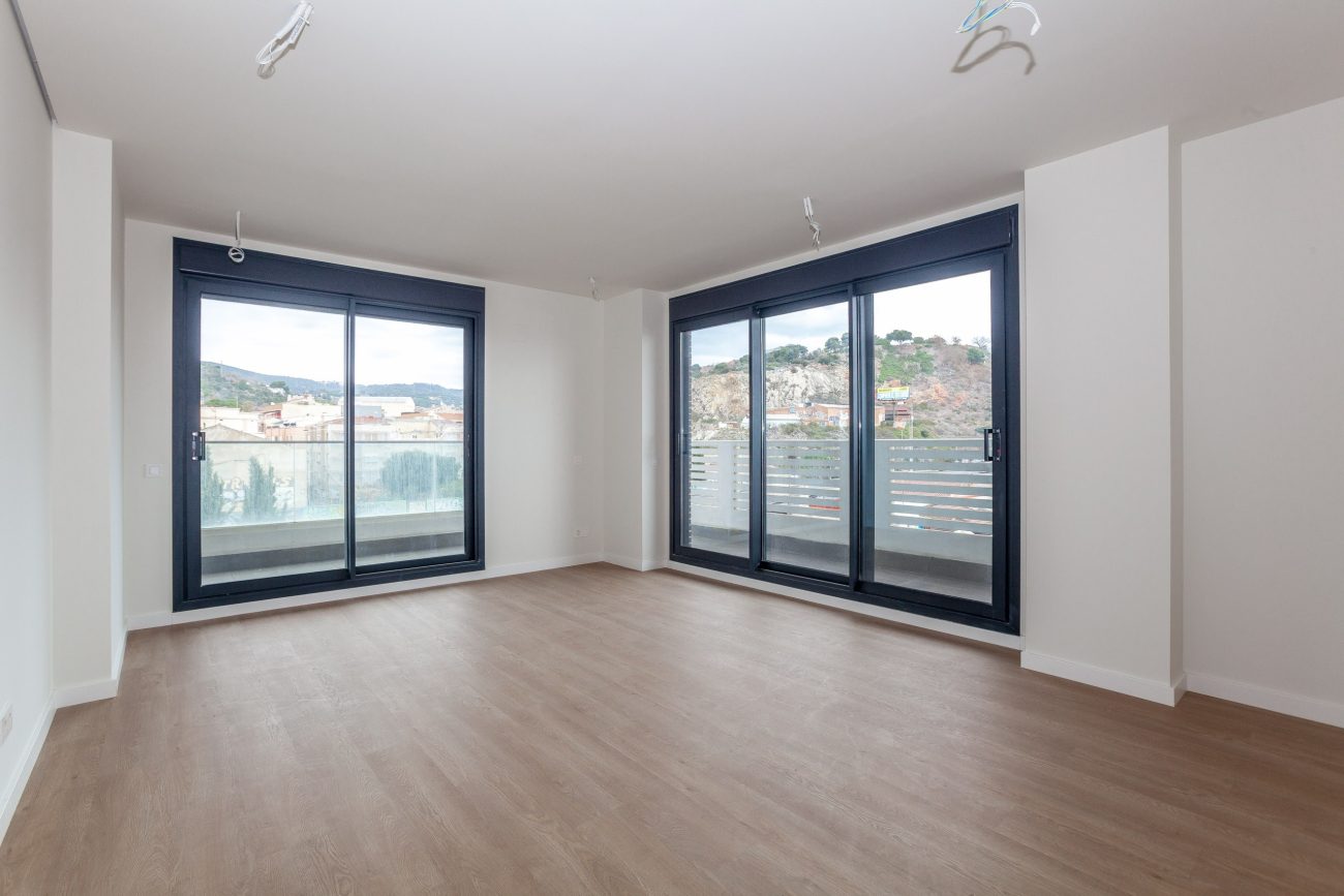 A new modern complex in the nearest suburb of Barcelona, a 5-minute walk from the sandy beach