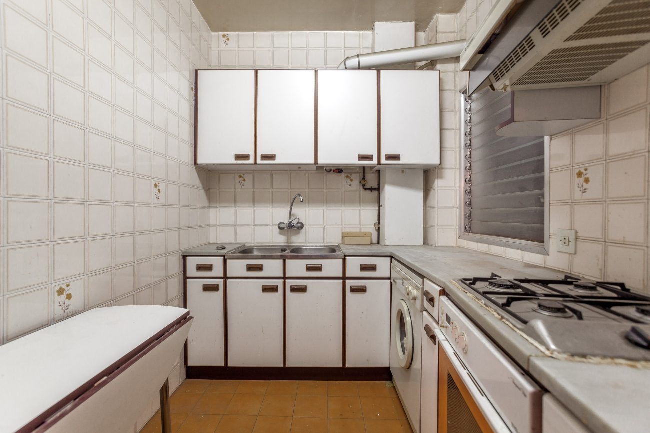 Charming Apartment for Renovation in Font de la Guatlla, at the Foot of Montjuic