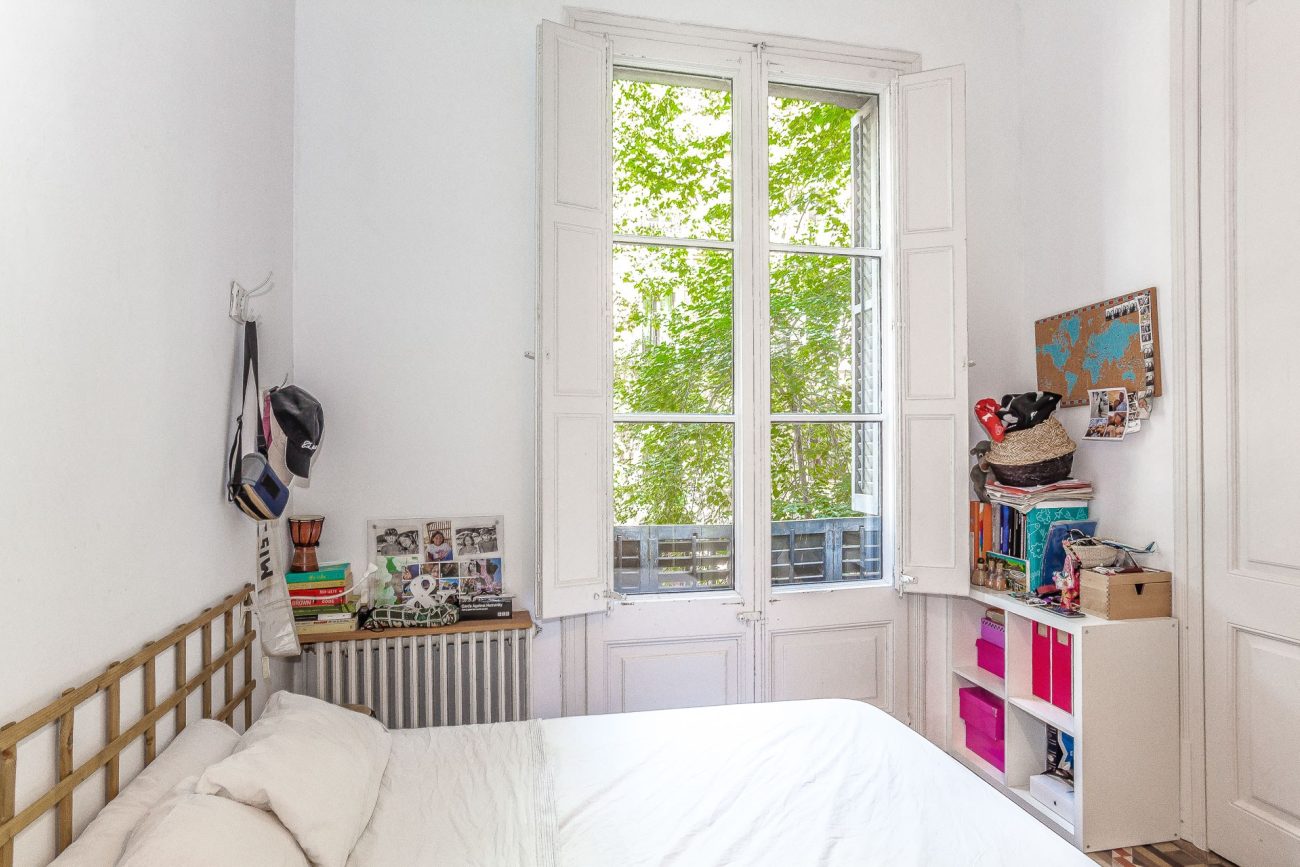 Bright flat with terrace on Enric Granados