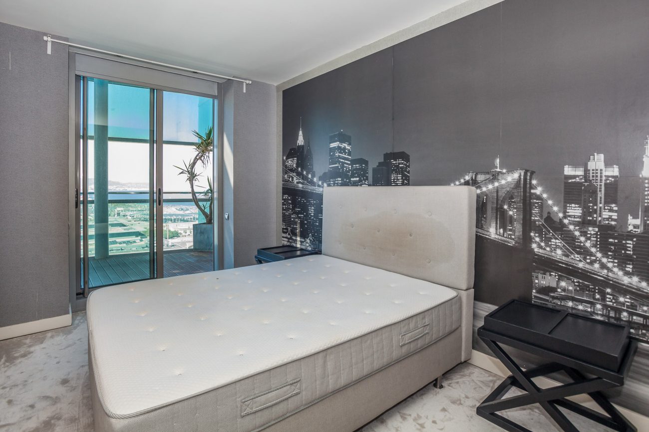 Penthouse on the 25th floor in a prestigious residential complex