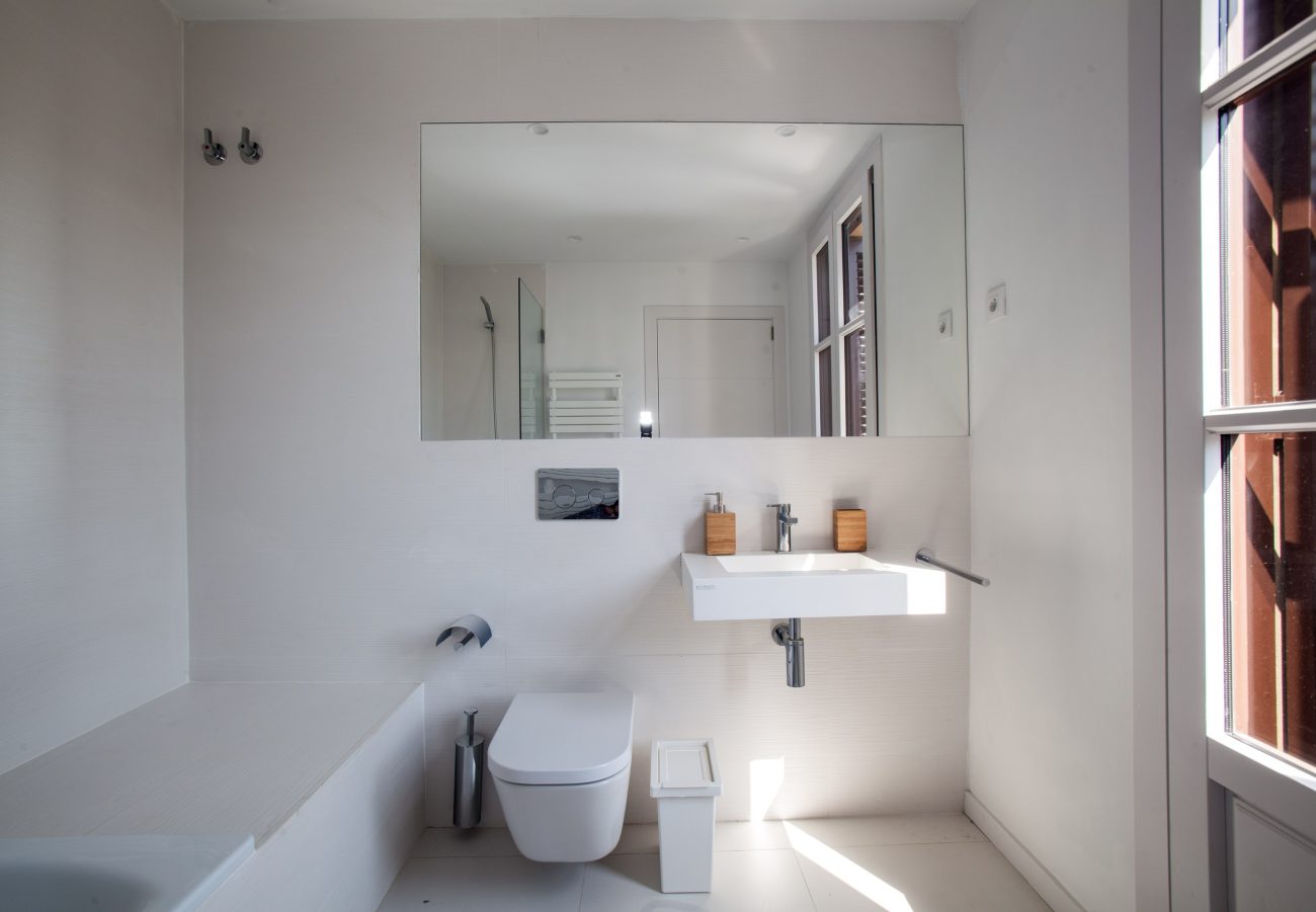 SPECTACULAR APARTMENT IN A NOBLE ESTATE IN THE HEART OF BARCELONA