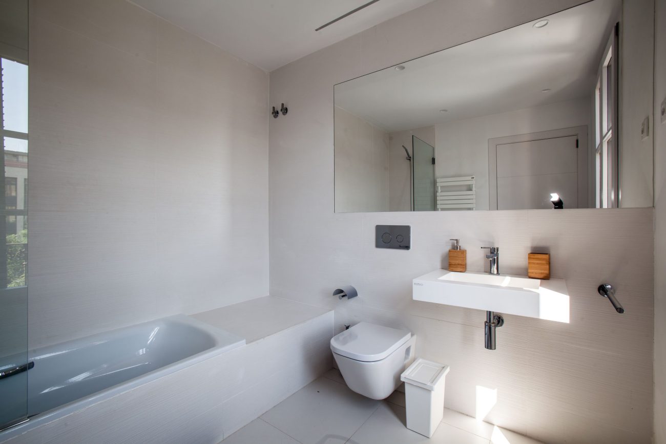SPECTACULAR APARTMENT IN A NOBLE ESTATE IN THE HEART OF BARCELONA