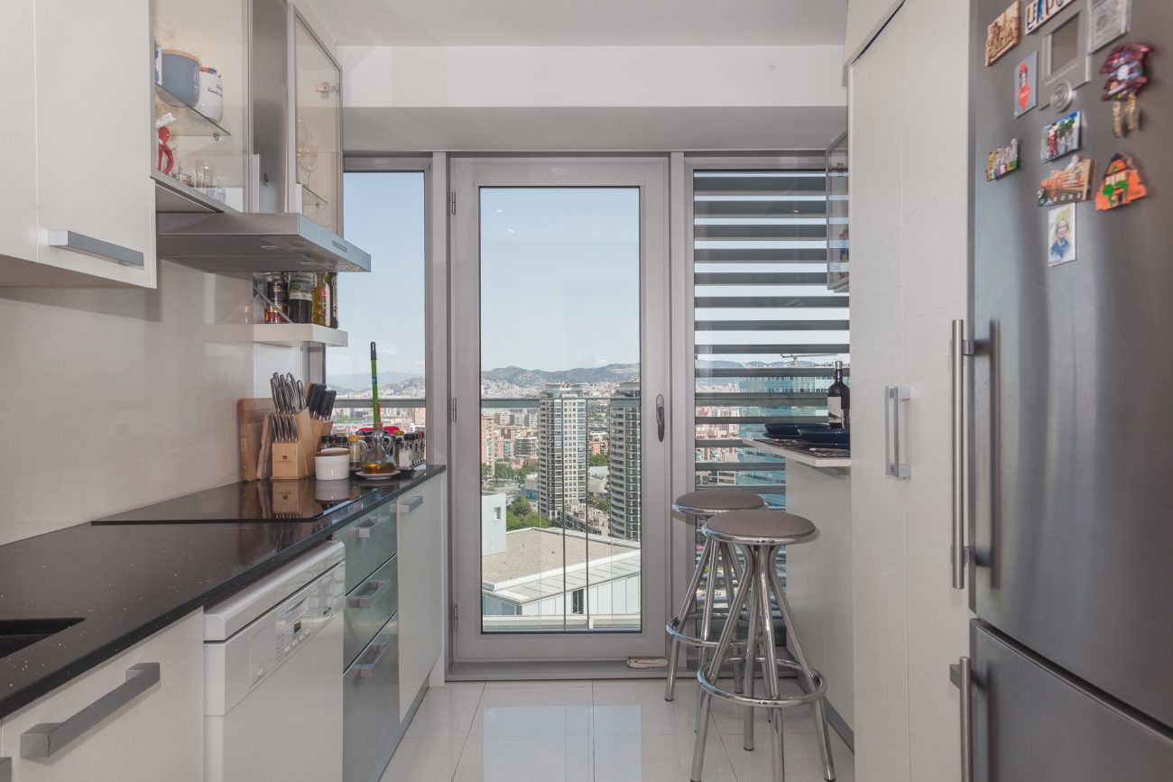 Seafront apartment with panoramic views in the most prestigious residential complex in Barcelona