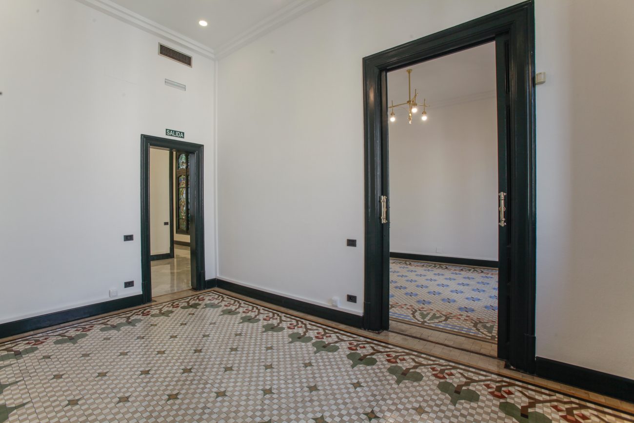 Completely renovated office in a modernist building