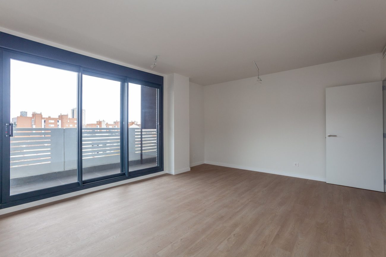 A new modern complex in the nearest suburb of Barcelona, a 5-minute walk from the sandy beach
