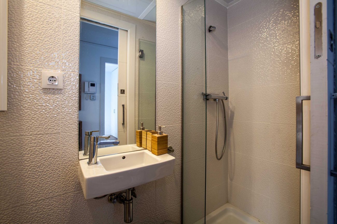 Spectacular apartment in a stately building in the heart of Barcelona