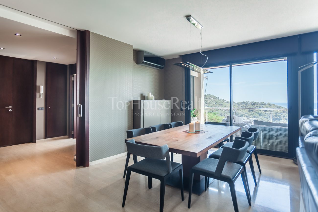 Modern villa with stunning panoramic views