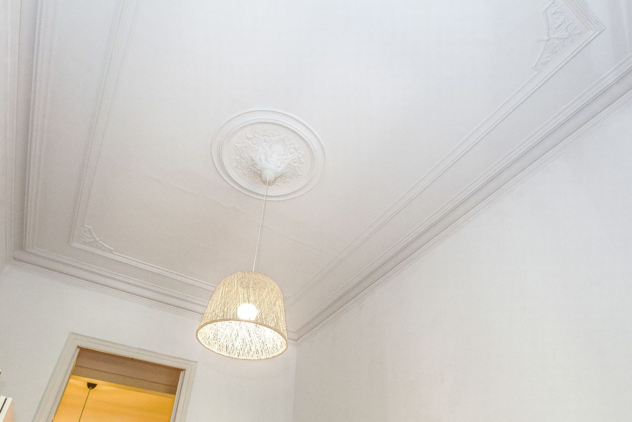 Bright flat with terrace on Enric Granados