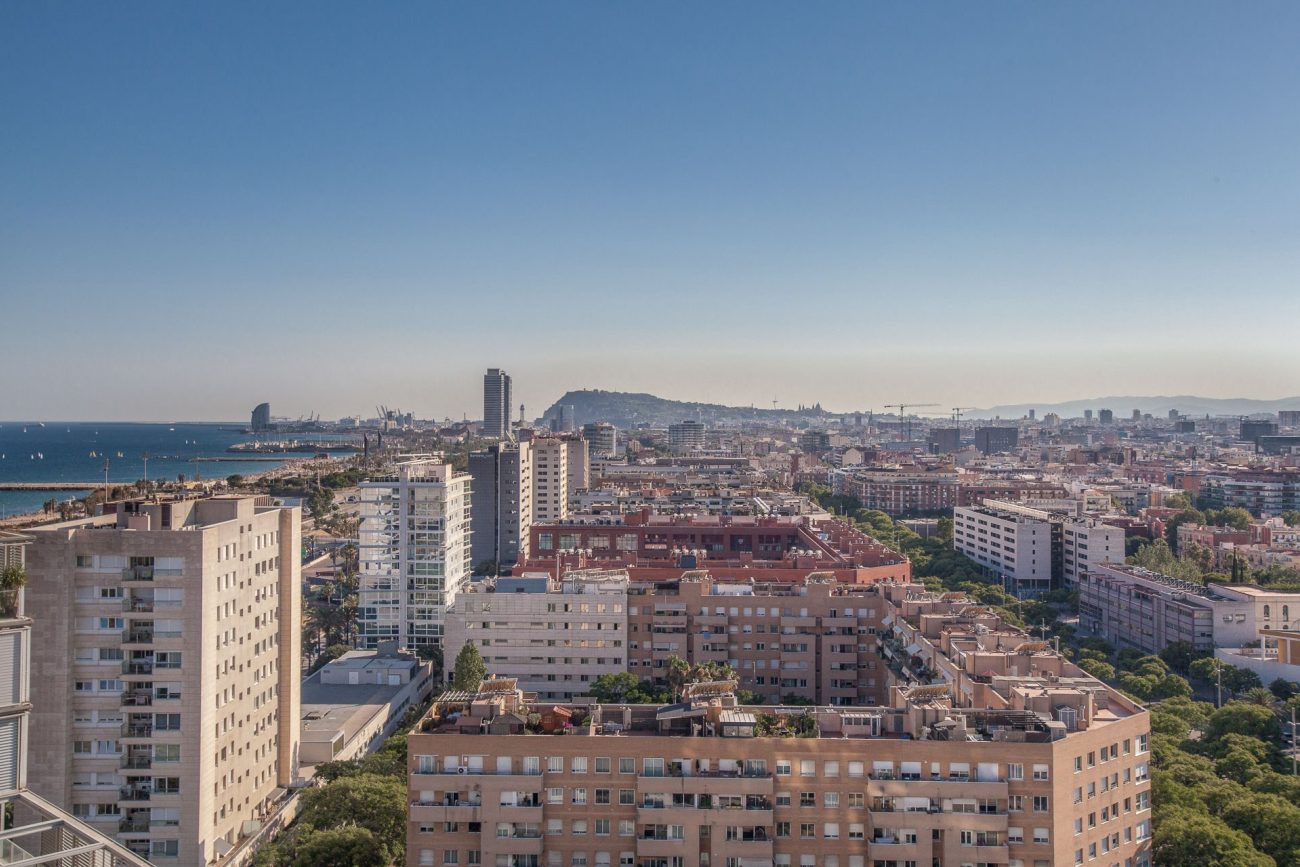 Exclusive view apartment on the first line of the sea