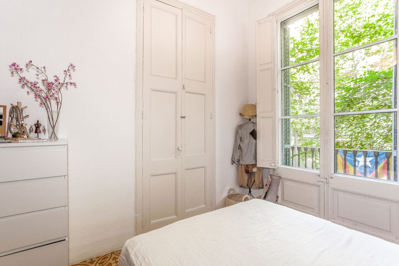 Bright flat with terrace on Enric Granados