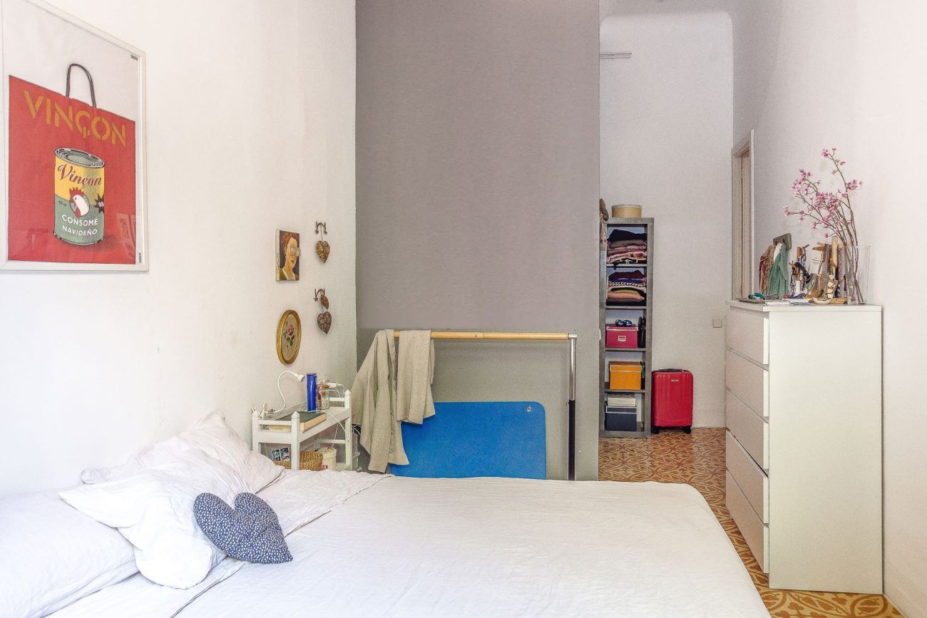 Bright flat with terrace on Enric Granados