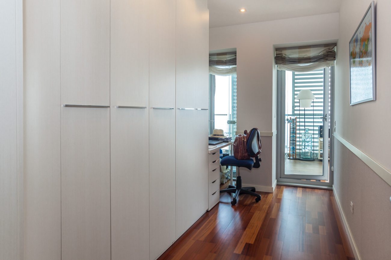 Seafront apartment with panoramic views in the most prestigious residential complex in Barcelona