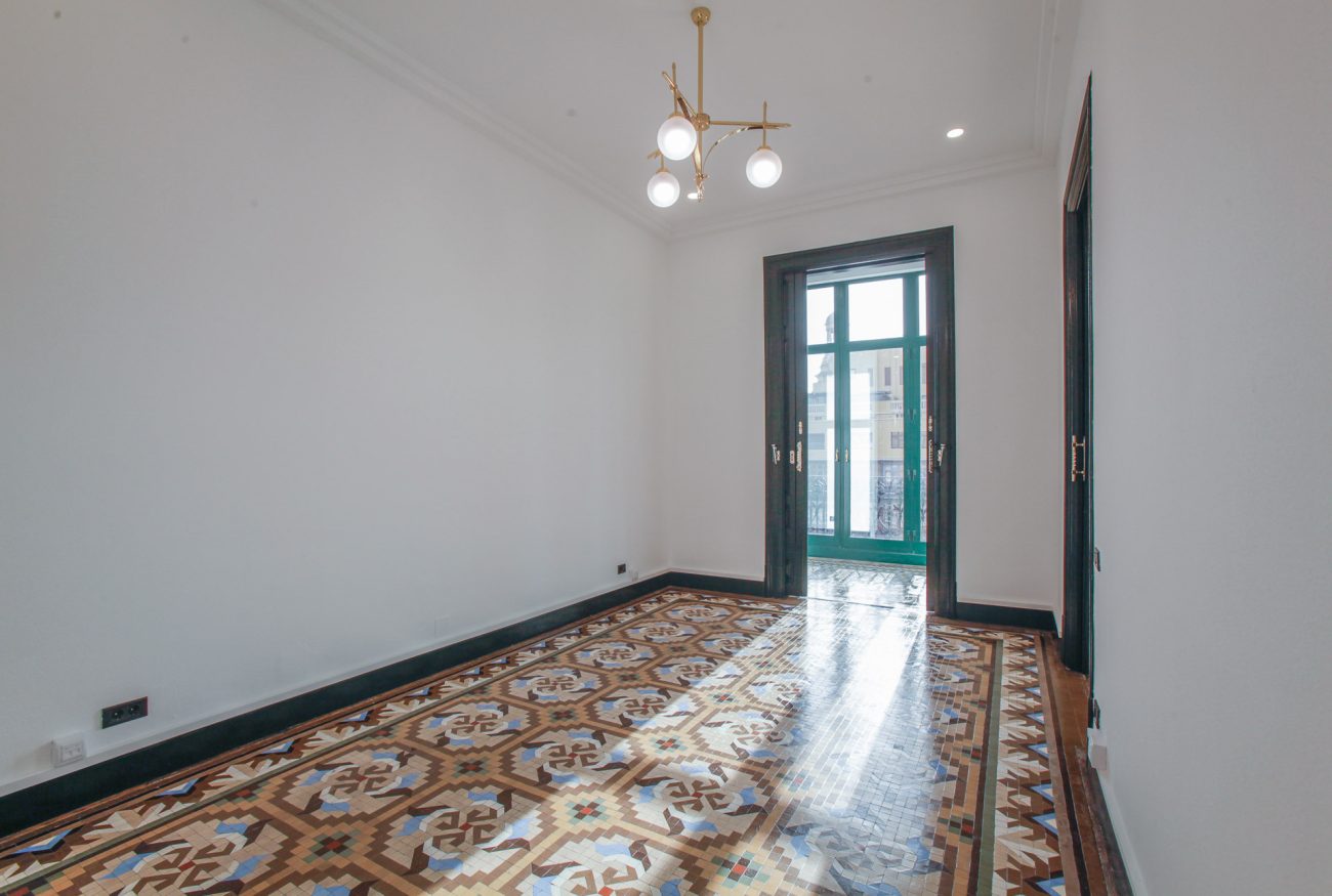 Completely renovated office in a modernist building