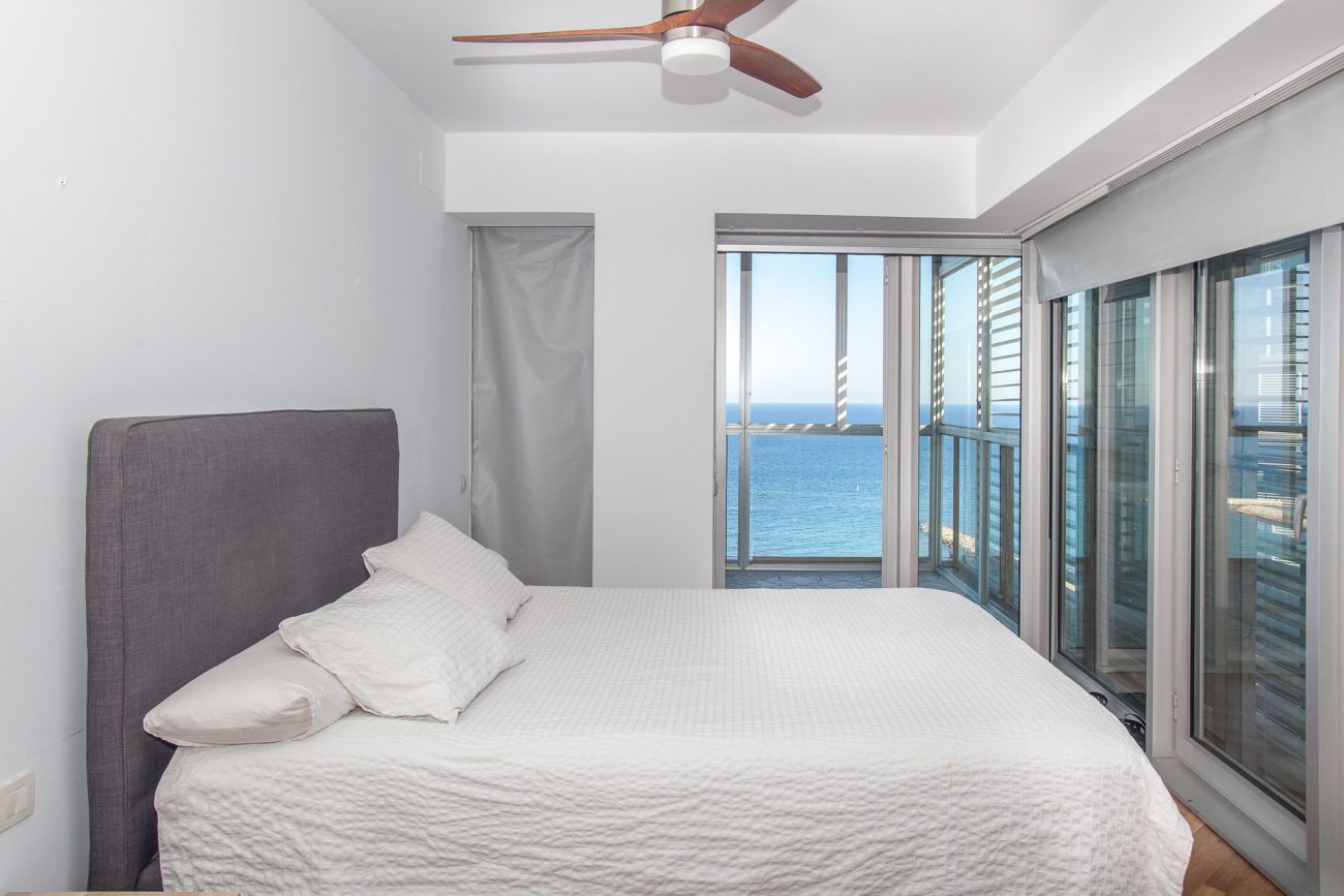 Exclusive view apartment on the first line of the sea