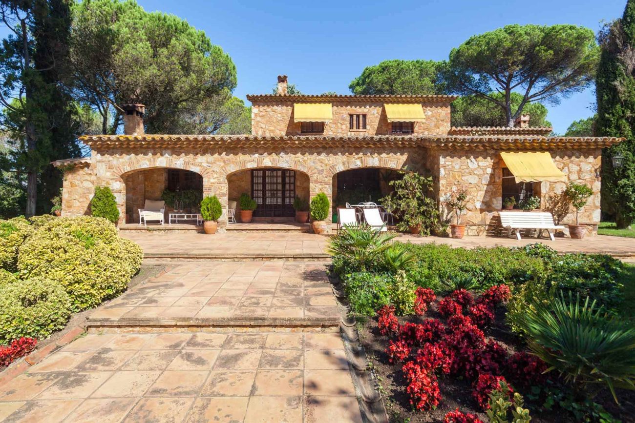 Two properties in Caldes de Malavella