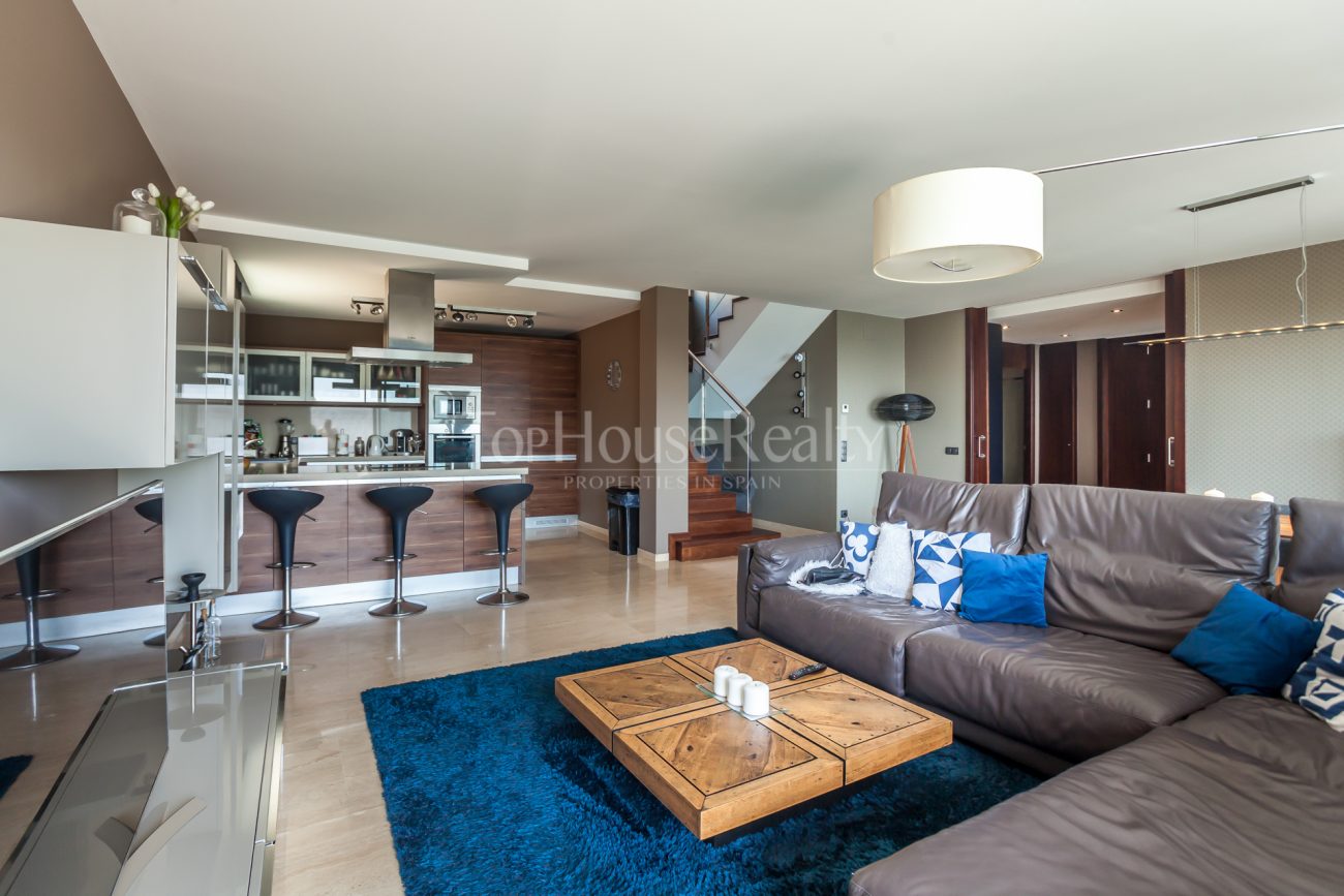 Modern villa with stunning panoramic views