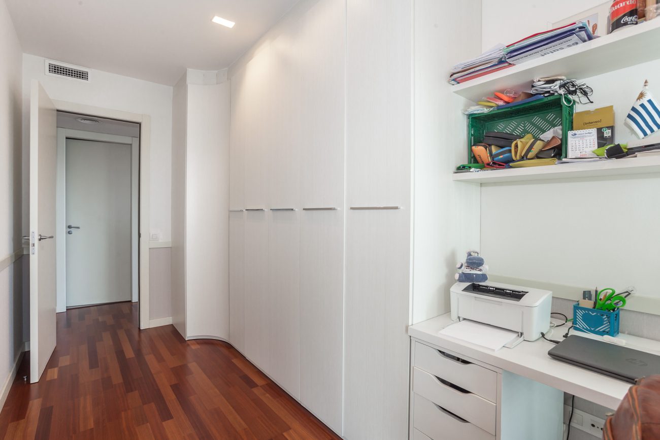 Seafront apartment with panoramic views in the most prestigious residential complex in Barcelona