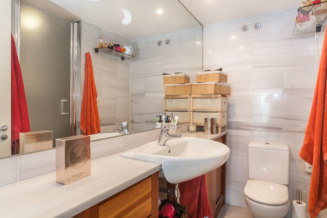 Seafront apartment with panoramic views in the most prestigious residential complex in Barcelona