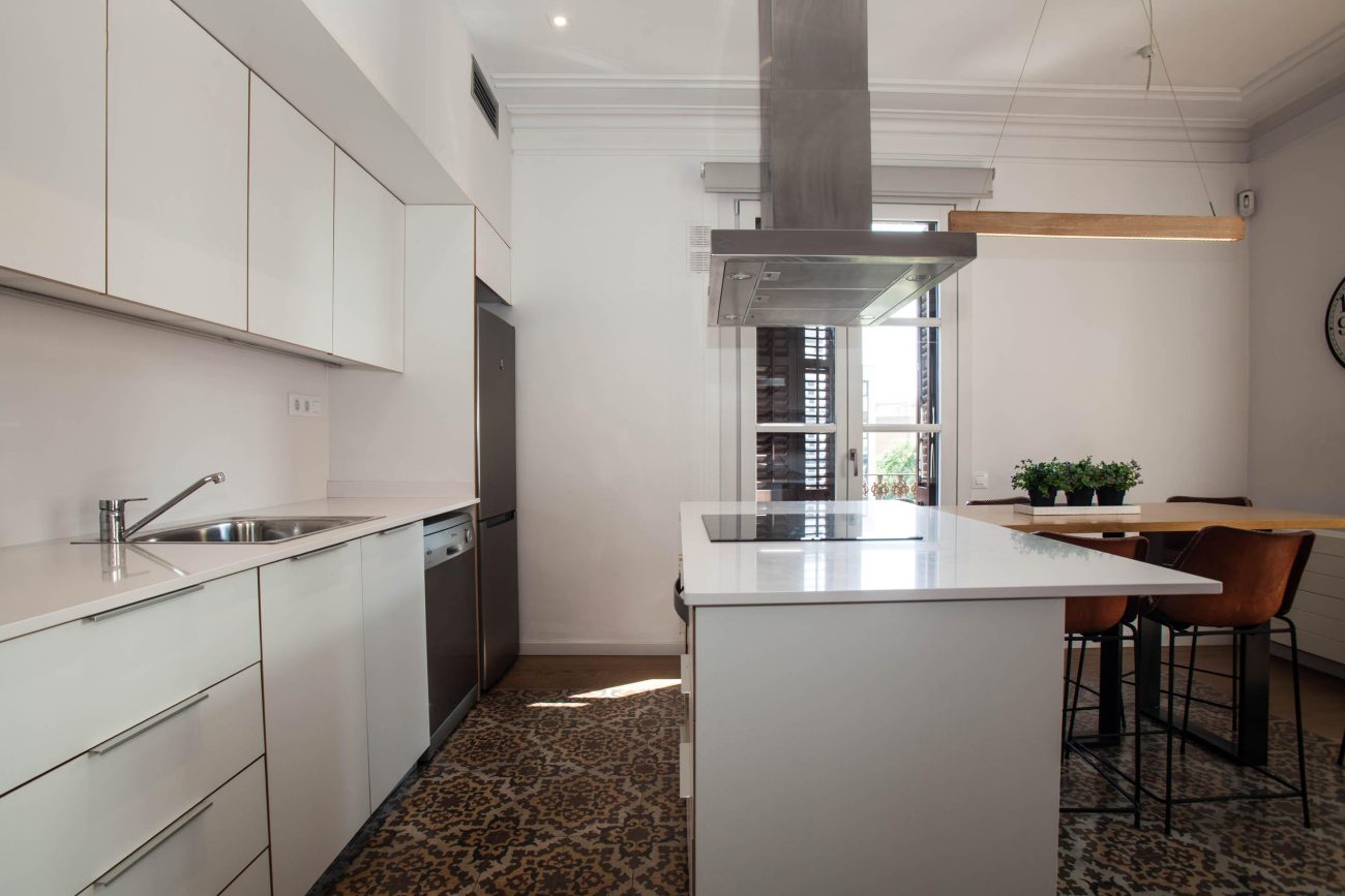 SPECTACULAR APARTMENT IN A NOBLE ESTATE IN THE HEART OF BARCELONA