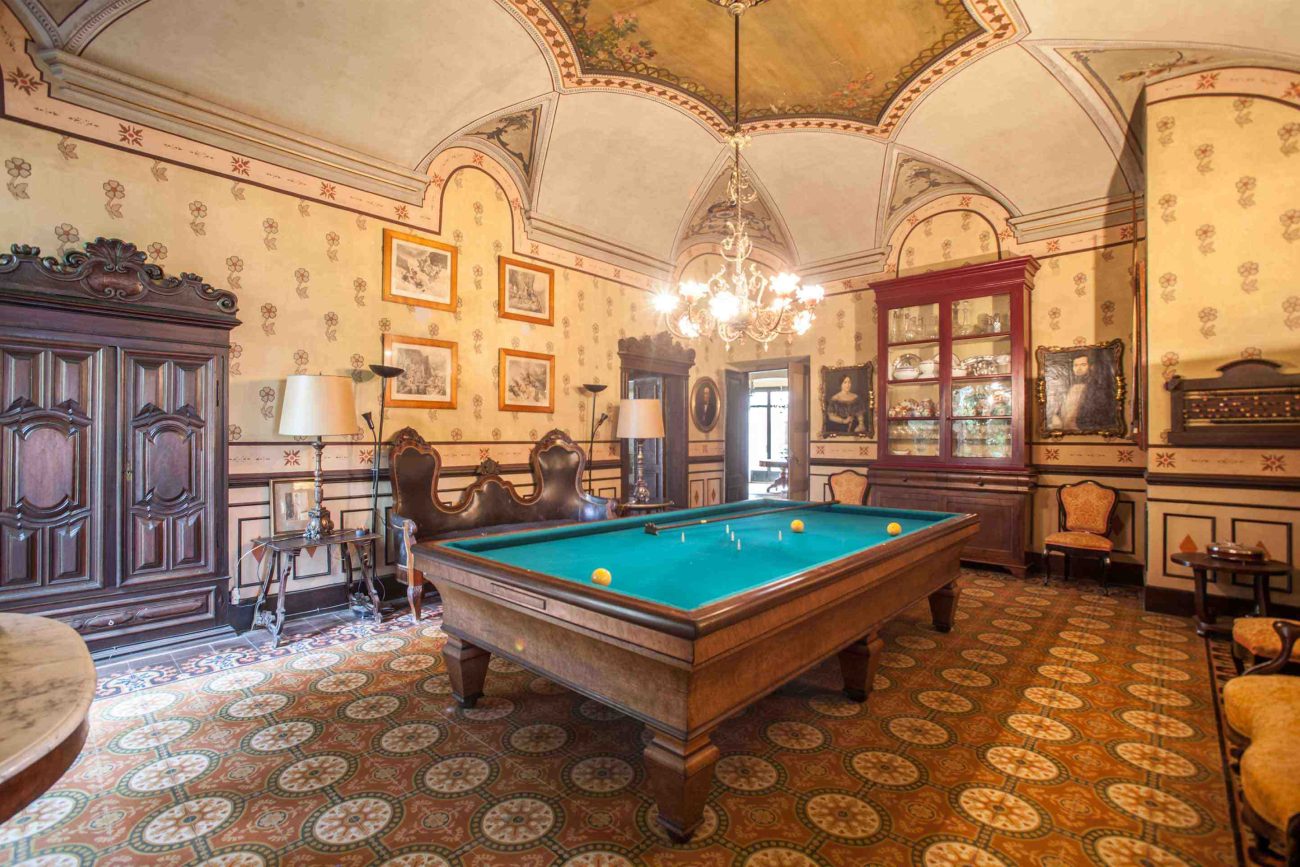 Stately 17th century mansion in Emporda