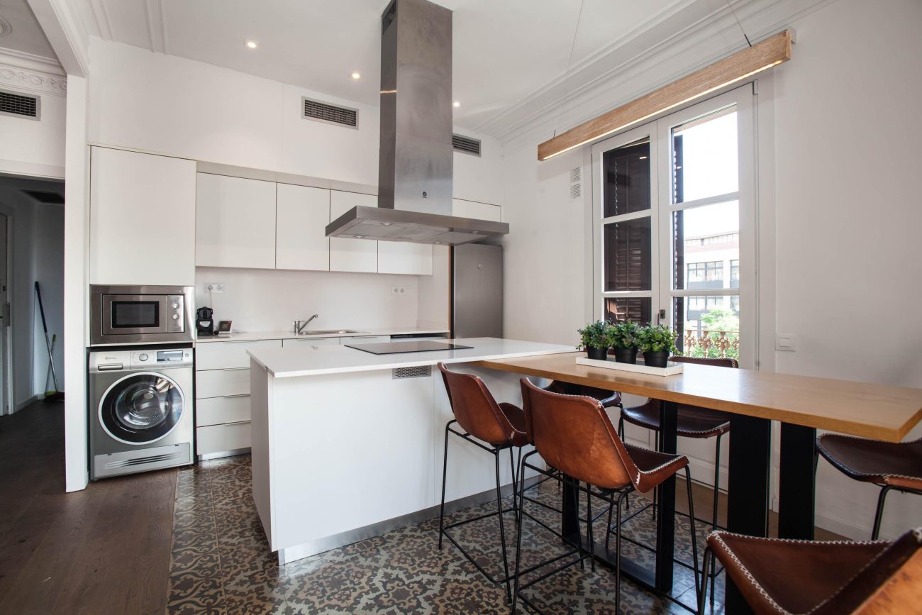 Spectacular apartment in a stately building in the heart of Barcelona