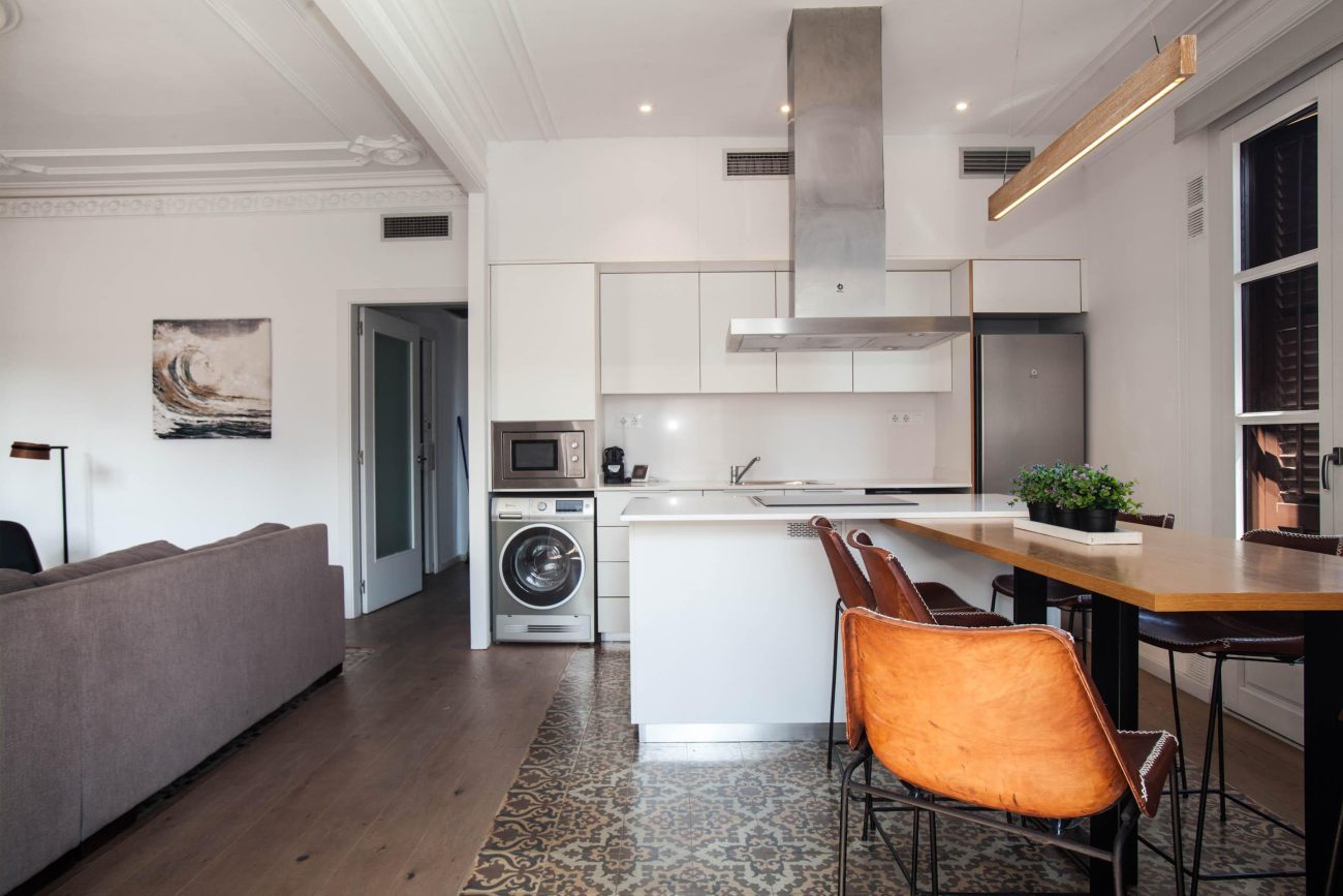Spectacular apartment in a stately building in the heart of Barcelona