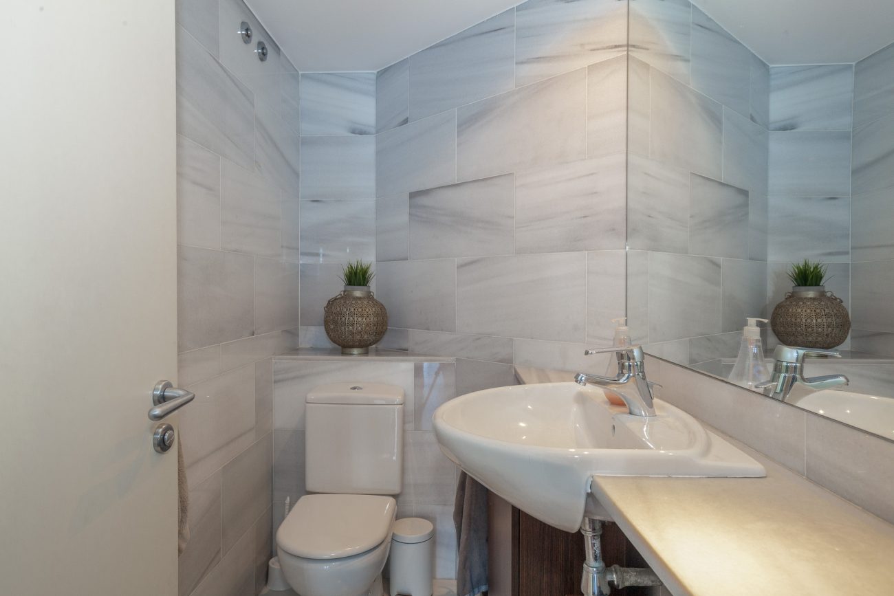 Exclusive view apartment on the first line of the sea