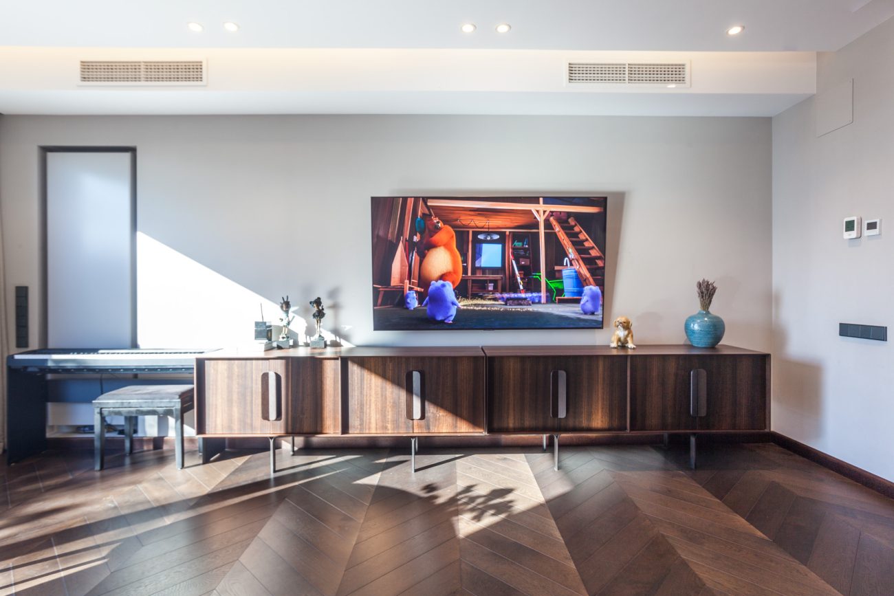 Immerse yourself in the luxury seaside experience in this frontline gem in Castelldefels with eco-innovative and technological features!