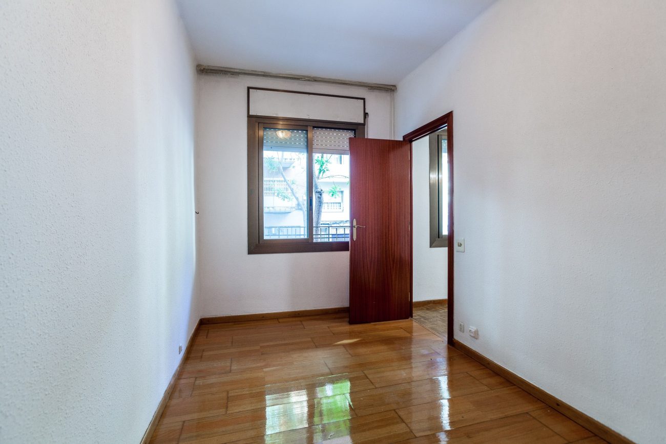 Charming Apartment for Renovation in Font de la Guatlla, at the Foot of Montjuic