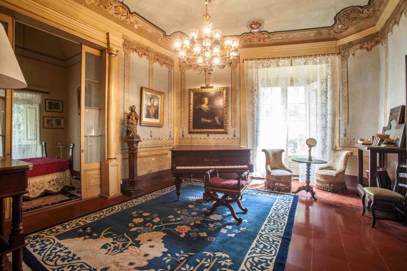 Stately 17th century mansion in Emporda