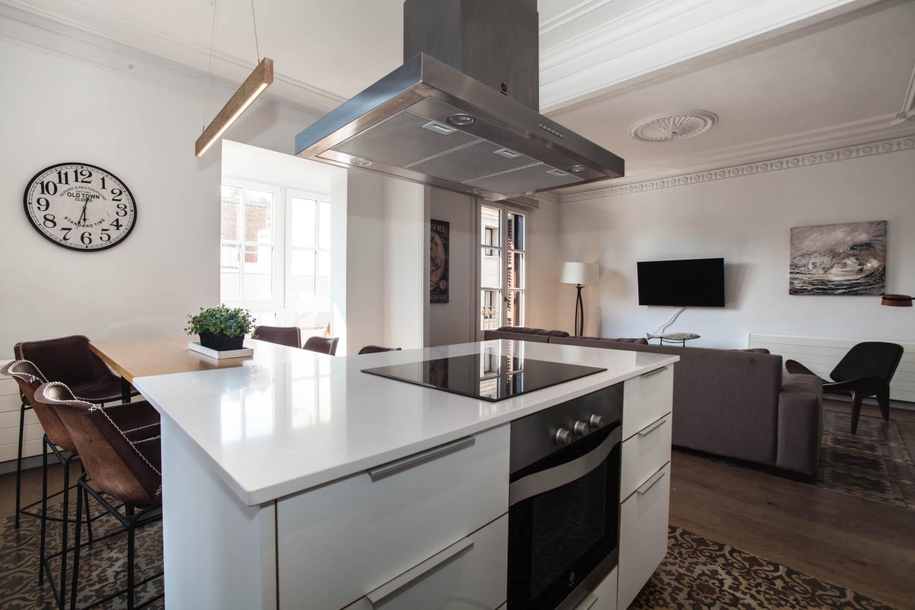 Spectacular apartment in a stately building in the heart of Barcelona