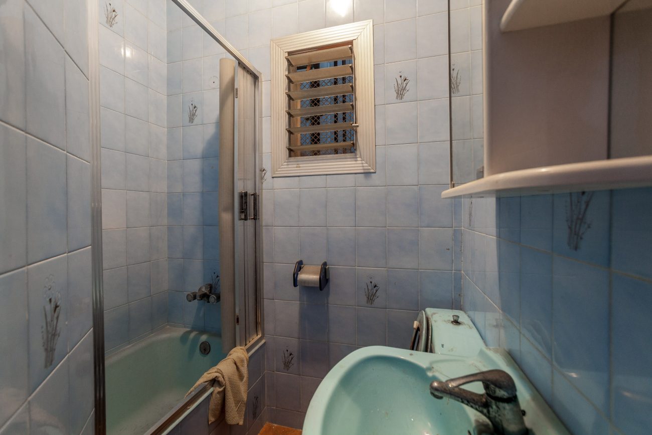 Charming Apartment for Renovation in Font de la Guatlla, at the Foot of Montjuic